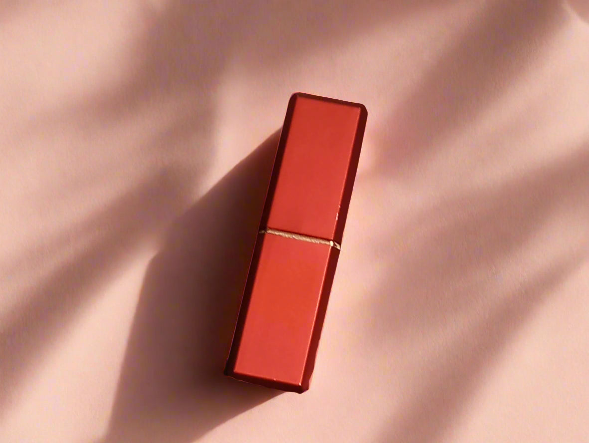 Vegan flavored lipstick with fruit extracts and micas